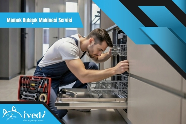 Mamak bulaşık makinesi servisi teknisyeni makinenin su tahliye ve pompa sistemini kontrol ediyor